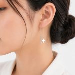 گوشواره بخیه‌ای زنانه طرح صلیب نقره‌ای THR-1016