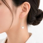 گوشواره بخیه‌ای زنانه طرح مثلث وارونه نقره‌ای THR-1018