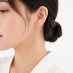گوشواره بخیه‌ای زنانه طرح گل نقره‌ای THR-1019