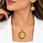 نیم ست ورساچه نگین دار استیل طلایی کد VERSACE-NS-03 - تصویر 2