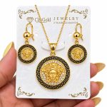 نیم ست ورساچه نگین دار استیل طلایی کد VERSACE-NS-03 - تصویر 4